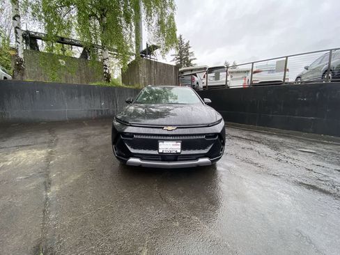 Used 2025 Chevrolet Equinox EV LT w/ Convenience Package FWD image 9