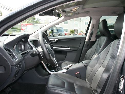 Used 2015 Volvo XC60 T6 w/ Protection Package AWD/4WD image 9