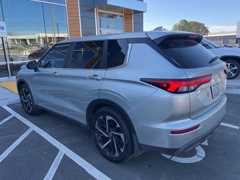 Used 2022 Mitsubishi Outlander ES image 22