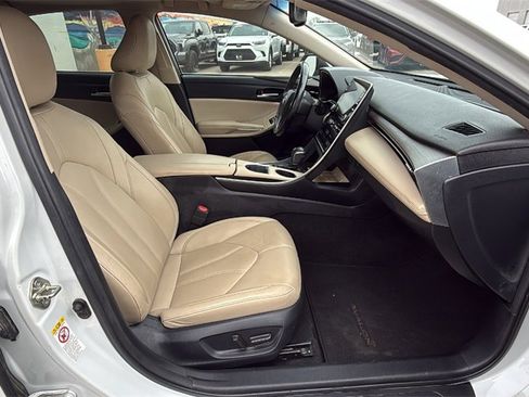 Used 2019 Toyota Avalon XLE image 29