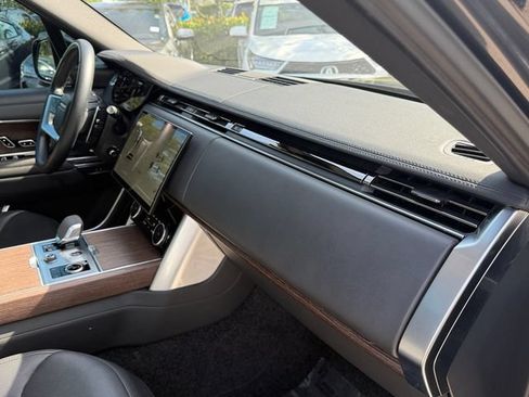 Used 2023 Land Rover Range Rover SE AWD/4WD image 18