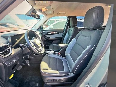 Used 2025 Chevrolet TrailBlazer LT w/ Convenience Package FWD image 8