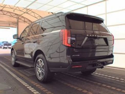 Used 2025 Ford Expedition Active RWD image 9