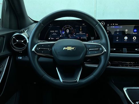 Used 2025 Chevrolet Equinox LT image 31