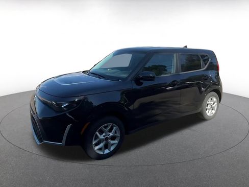 Used 2025 Kia Soul LX w/ LX Technology Package FWD image 8