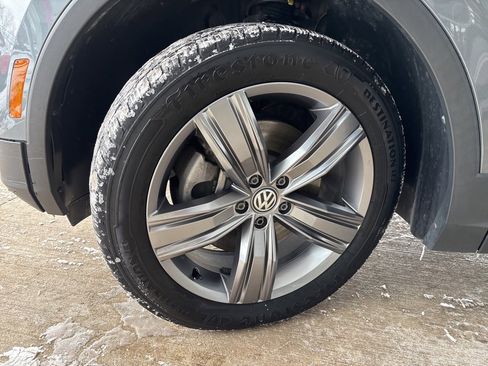 Used 2020 Volkswagen Tiguan SEL image 38