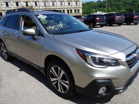 Used 2019 Subaru Outback 2.5i Limited w/ Popular Package #2 AWD/4WD image 4