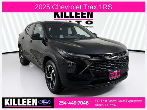 Used 2025 Chevrolet Trax RS w/ Sunroof Package FWD image 1
