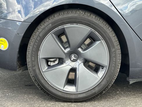 Used 2022 Tesla Model 3 Long Range AWD/4WD image 29