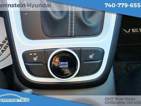 Used 2023 Hyundai Venue Limited image 19