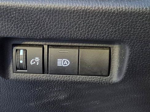 Used 2021 Toyota RAV4 LE FWD image 15