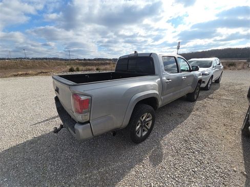 Used 2017 Toyota Tacoma Limited image 8