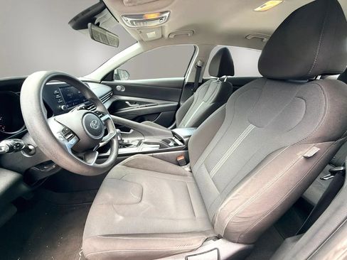 Used 2023 Hyundai Elantra SE FWD image 11