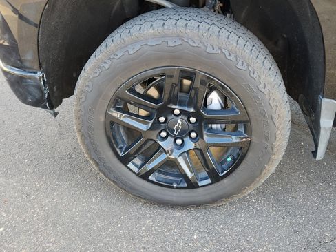 Used 2024 Chevrolet Silverado 1500 LT Trail Boss w/ Convenience Package II image 7