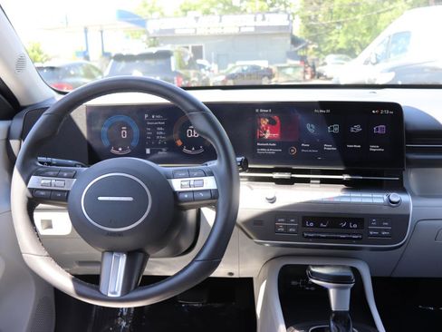 Used 2025 Hyundai Kona SEL AWD/4WD image 17