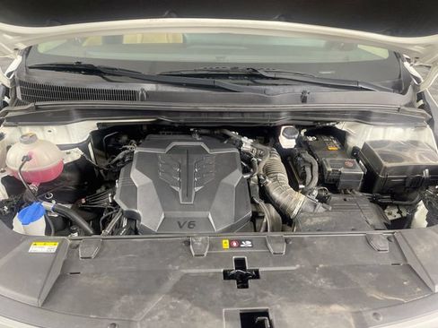 Used 2023 Kia Carnival LX FWD image 32
