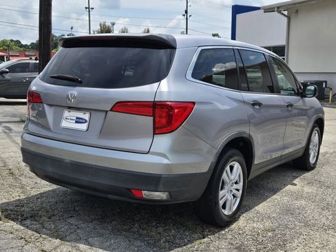 Used 2017 Honda Pilot LX image 3