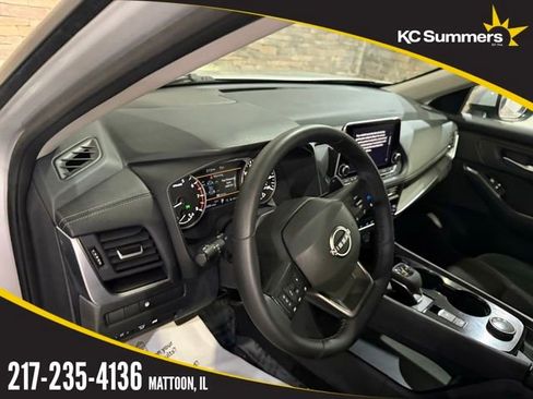 Certified 2025 Nissan Rogue SV image 13