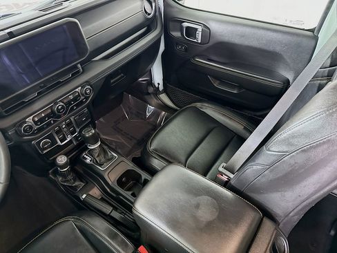 Used 2024 Jeep Wrangler Unlimited Sahara image 25