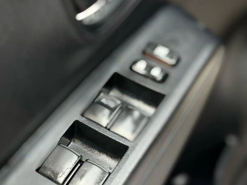 Used 2013 Toyota Yaris LE image 28