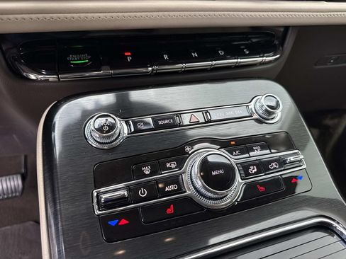 Certified 2023 Lincoln Nautilus AWD w/ Premium Package image 28