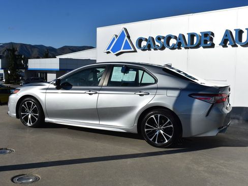 Used 2019 Toyota Camry SE image 5
