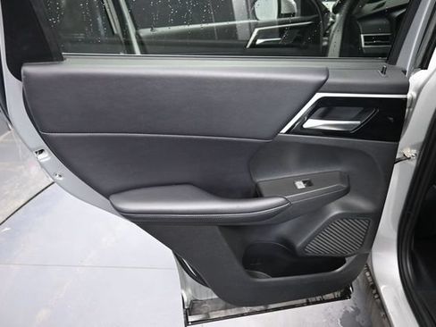 Used 2024 Mitsubishi Outlander 4WD Plug-In Hybrid image 16