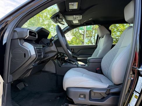 Certified 2025 Toyota Tacoma SR5 AWD/4WD image 11