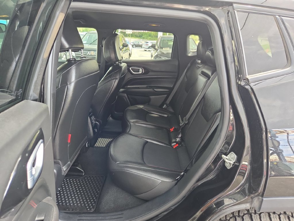 Used 2025 Jeep Compass Trailhawk AWD/4WD image 14