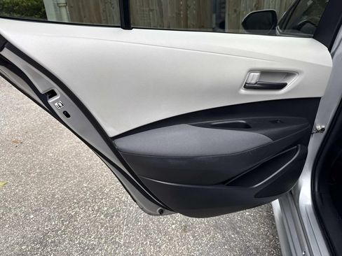 Used 2022 Toyota Corolla LE FWD image 12