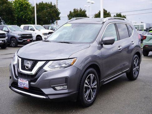 Used 2017 Nissan Rogue SL w/ SL Premium Package FWD image 5