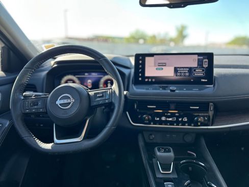 Used 2024 Nissan Rogue Platinum w/ Platinum Premium Package FWD image 18