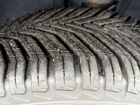 Used 2021 Volkswagen Atlas SEL R-Line image 11