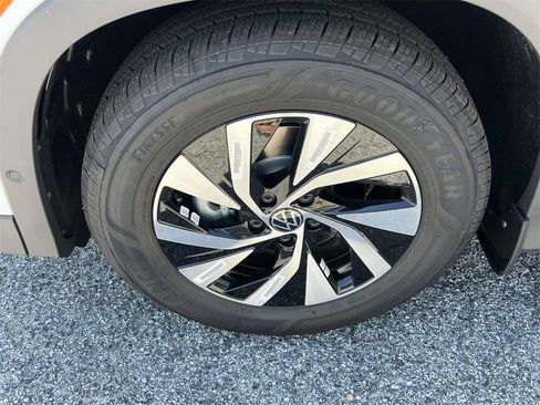 Used 2025 Volkswagen Tiguan S FWD image 11