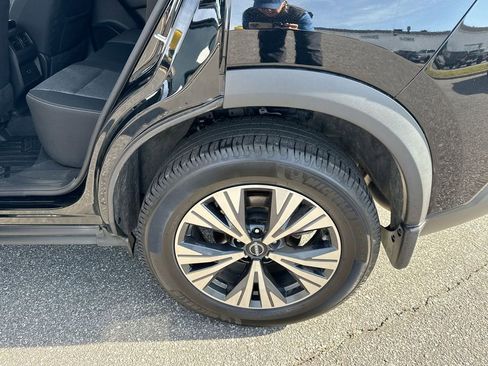 Used 2023 Nissan Rogue SV image 32