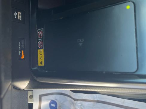 Used 2025 Toyota Camry SE FWD image 19