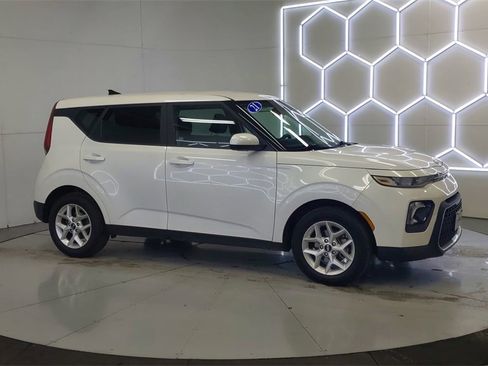 Used 2021 Kia Soul S image 2