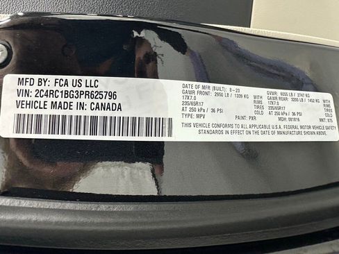 Used 2023 Chrysler Pacifica Touring-L image 11