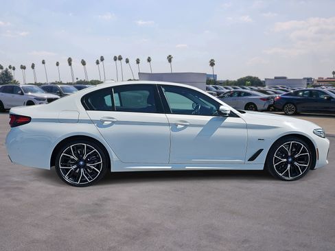 Used 2023 BMW 530e w/ M Sport Package image 4