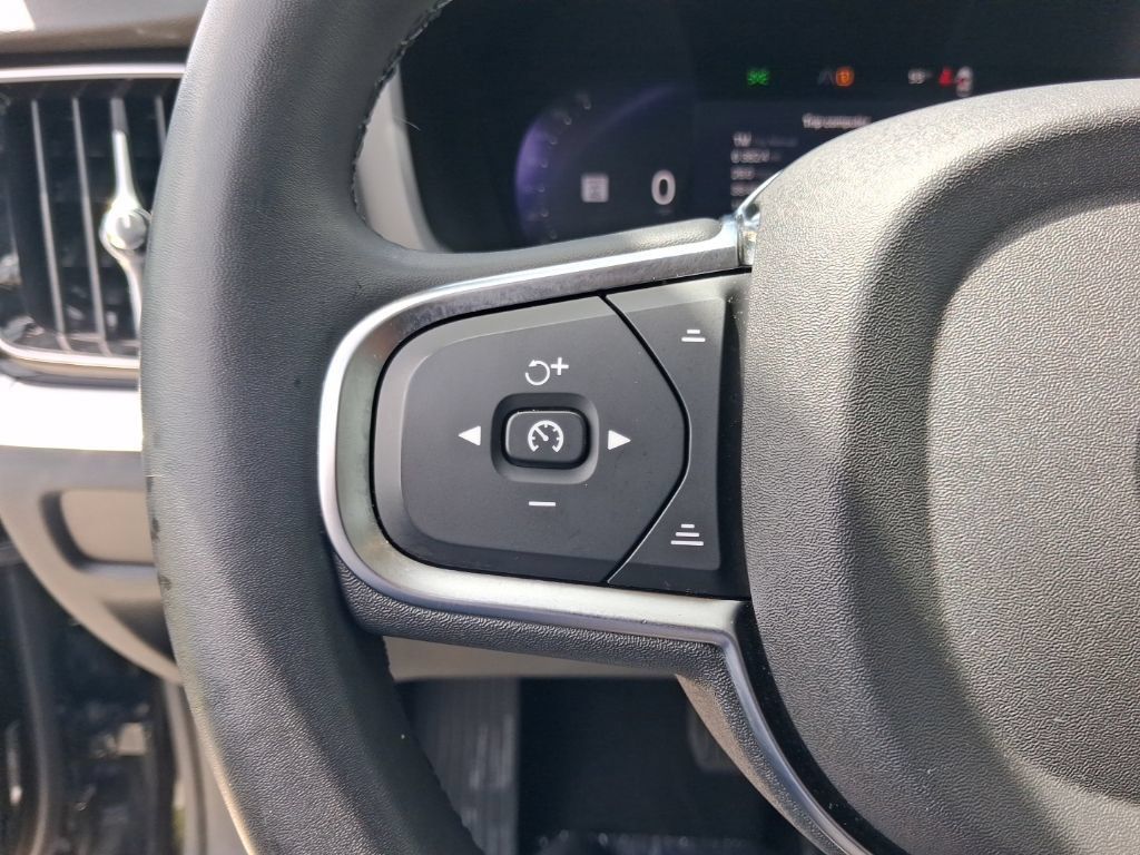 Used 2025 Volvo S60 B5 Core FWD image 19
