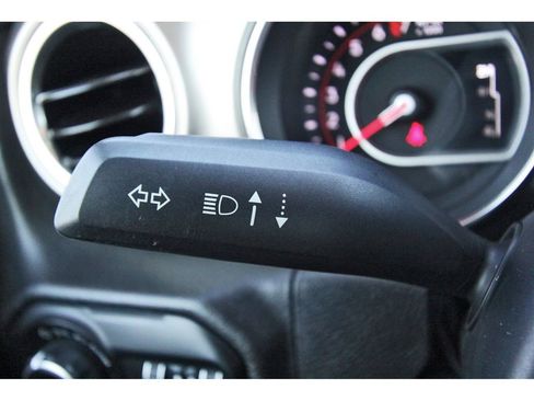 Used 2019 Jeep Wrangler Unlimited Rubicon w/ LED Lighting Group image 15