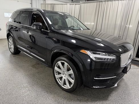 Used 2019 Volvo XC90 T6 Inscription w/ Luxury Package image 3