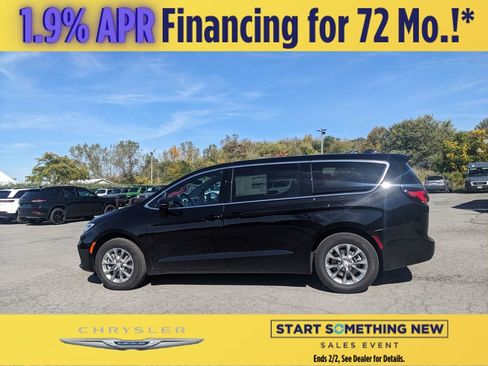 New 2026 Chrysler Pacifica Select image 3