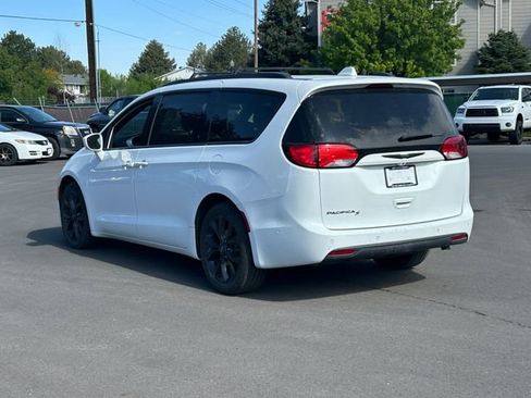 Used 2020 Chrysler Pacifica Touring-L Plus FWD image 6