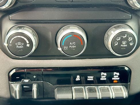 Used 2022 RAM 1500 Big Horn AWD/4WD image 18