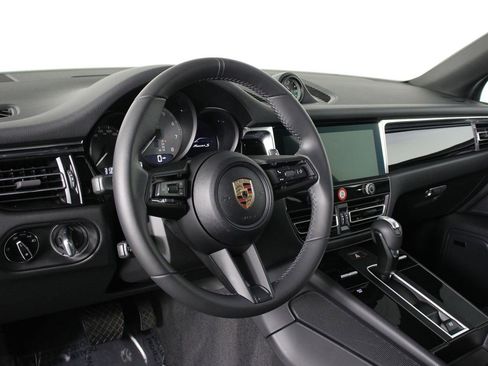 Certified 2025 Porsche Macan S image 4