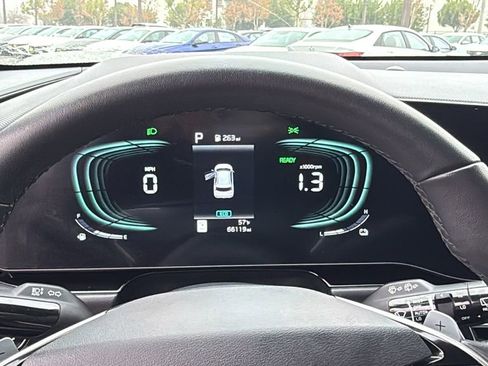 Used 2023 Kia Niro EX image 21