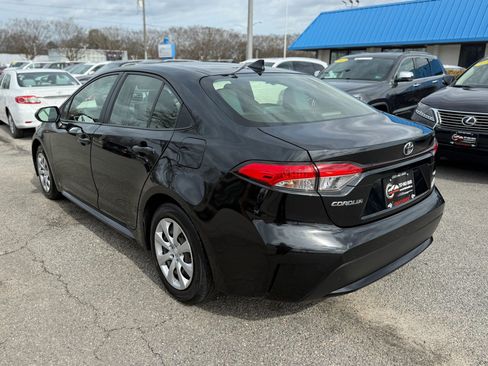 Used 2021 Toyota Corolla LE image 10