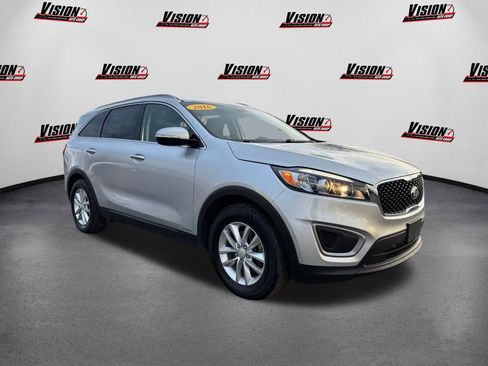 Used 2016 Kia Sorento LX image 3