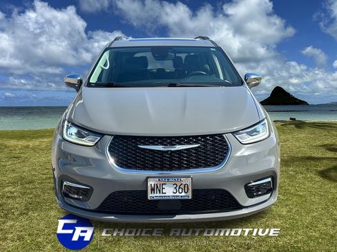 Used 2022 Chrysler Pacifica Limited image 11